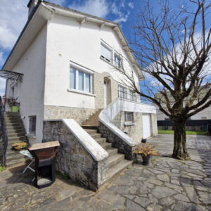 MAISON - 8 pièces - 180M2