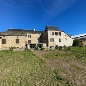 Demeure de charme - 320 m2 habitable avec dépendances sur terrain de 3.5 hectares - MIRANDOL BOUGNOUNAC