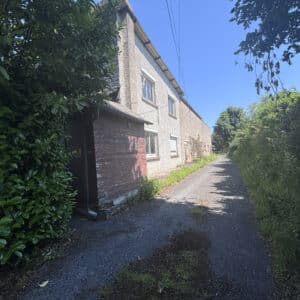 Entrepôt avec appartements - 300 m2 - REQUISTA