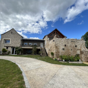 Ancien corps de ferme rénové - 130 m2 - PRADINAS