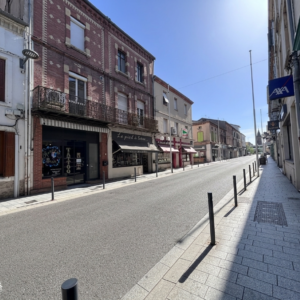 Immeuble - local commerciel loué+ 2 appartements - CARMAUX